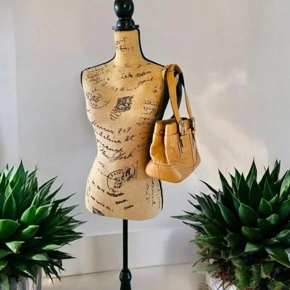 COACH Soho Tan Leather Bag in tan/camel - Picture 4 of 9